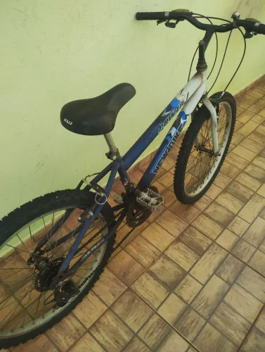 Vende se uma bicicleta