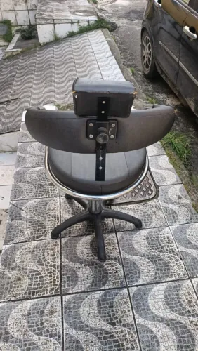 Vendo cadeira de cabeleireiro ou barbeiro
