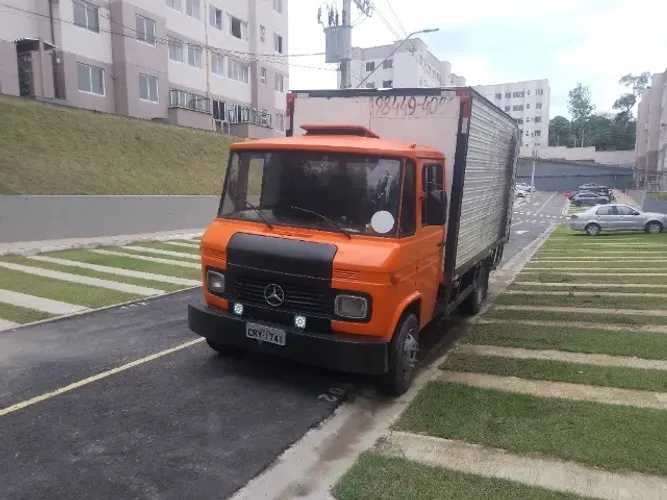 Caminhão bau venda