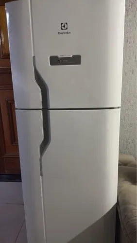Geladeira 371L_Eletrolux