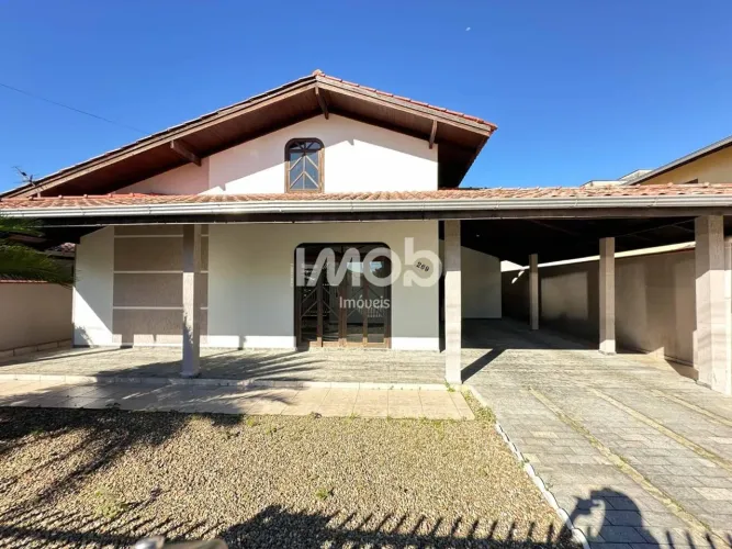 CASA COM SUÍTE + 4 QUARTOS, CENTENÁRIO