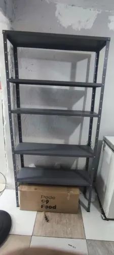 Estante de aço