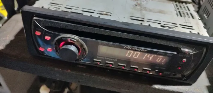 Cd Pioneer com entrada auxiliar