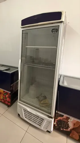 Vende-se este freezer expositor congelar e resfriar