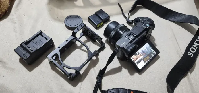 Câmera Sony A6500 + Lente 16-50mm + 3 Baterias + Grip