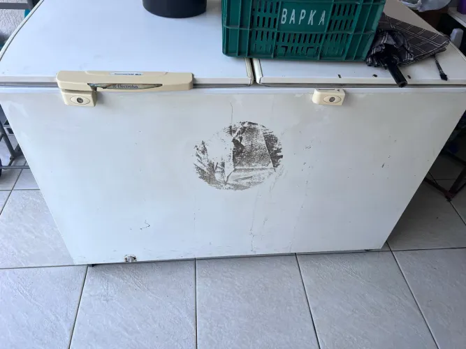 Freezer tampa cega Electrolux