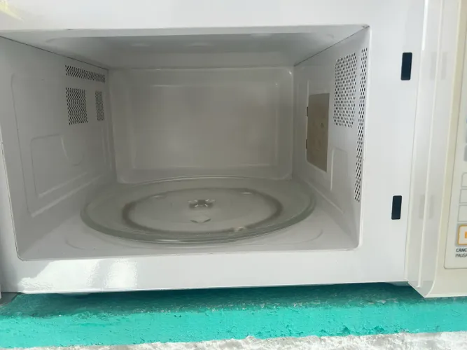 Vende-se Microondas Midea + Sanduicheira e Passadeira a Vapor