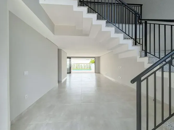 SOBRADO NOVO PARA LOCAÇÃO COM 4 SUITES SWISS PARK