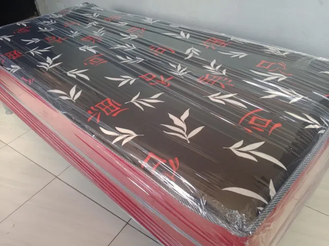 Cama de solteiro de espuma alta
