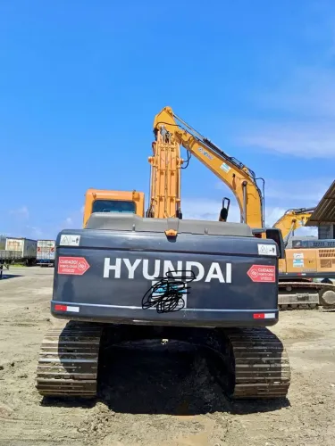 Escavadeira Hyundai 220 ano 2019 
