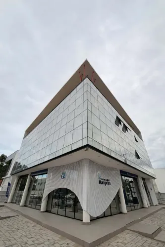 SALA AÉREA NO EDIFÍCIO SATTO III - SALA 17 com 47,83 m2