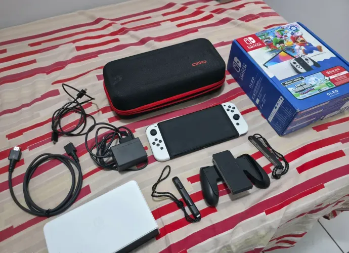 Nintendo Switch OLED Desbloqueado + Case Rígida