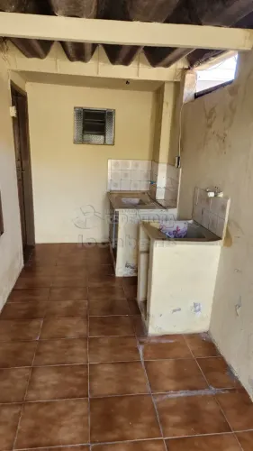 Boa casa de fundo com 1 dormitório