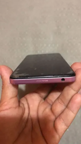 Vendo motog24 apenas com trincos na tela mais interfere em nada.tela original e carregador