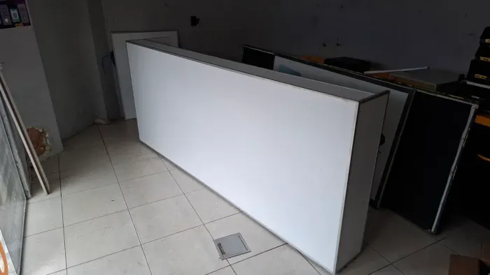 Balcão de Atendimento 2,75m x 1,20m - Grande, Resistente e Pronto para Uso