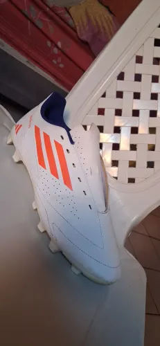 Chuteira de campo adidas branca tamanho 42