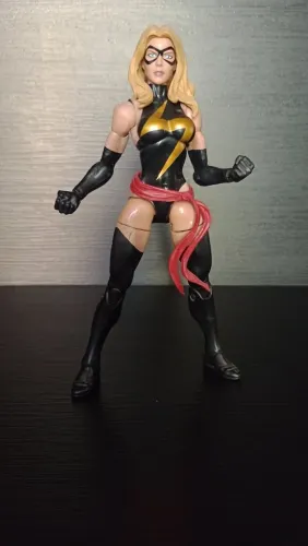 Marvel Legends Ms Marvel Warbird Hasbro