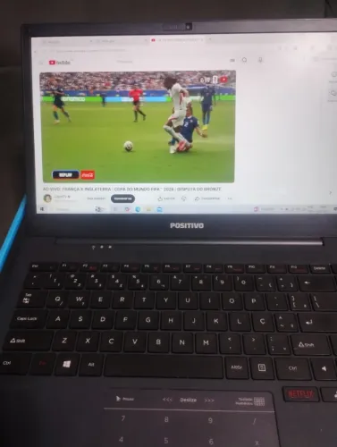 Notebook positivo, pouco tempo de uso muito novo na caixa.