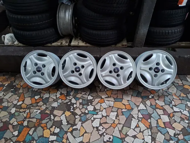Jogo de rodas de liga leve aro 13/4 furos originais Ford Escort Ghia e outros