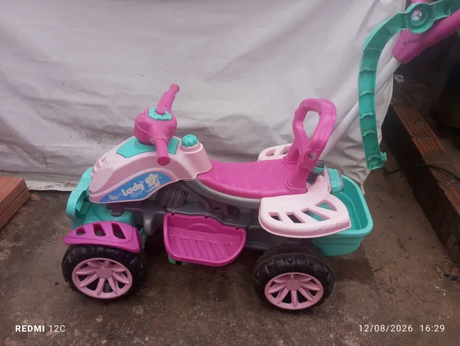 Vendo carrinho de passeio de menino por apenas 300 reais