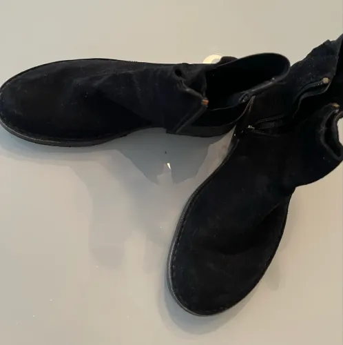 Bota feminina preta de camurça Italiana