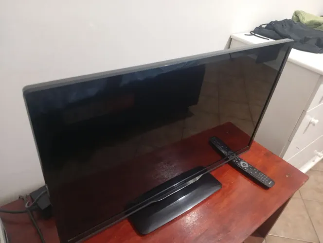 ?TV LED 32" Philips Slim (Modelo 32PFL3508G/78) - Perfeito Estado