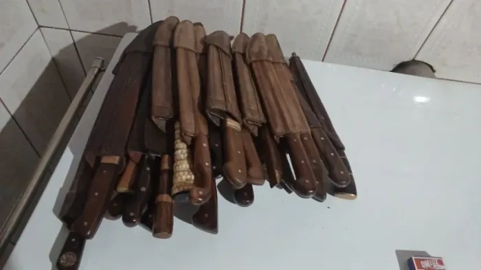 Lote de facas antigas são 30 facas