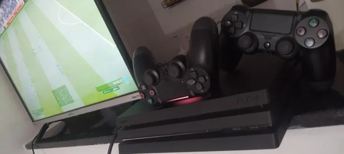 Playstation 4 pro 1 tera SEM LEITOR