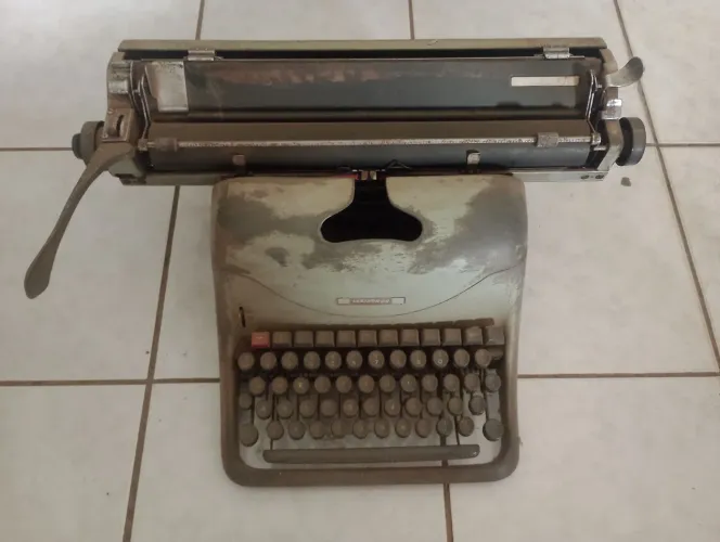 Vendo Uma Máquina de escrever
