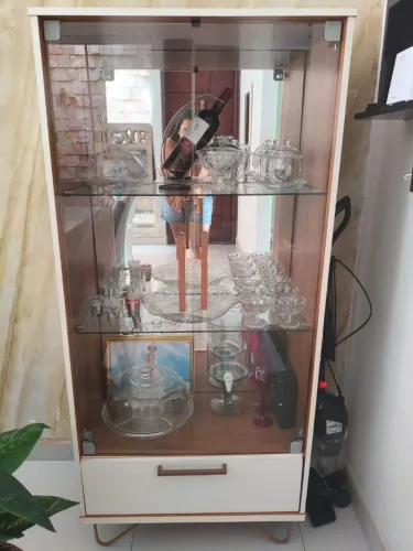 Vendo cristaleira de vidro e espelho