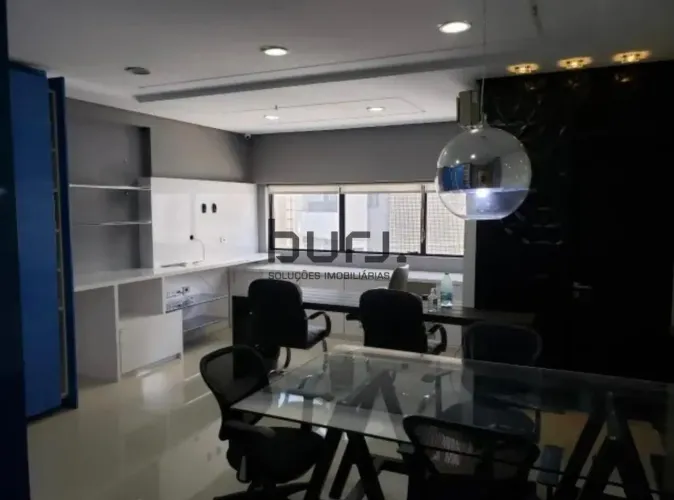 Sala Comercial Mobiliada no Evidence Office