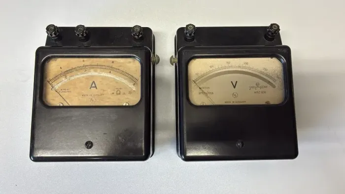 Voltímetro e Amperímetro MSZ/MNOSZ 808 - Antigos, Hungria, anos 50/60