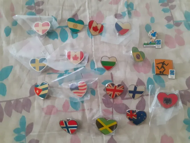 KIT 18 PINS PAISES PEQUENOS DIVERSOS BANDEIRAS 