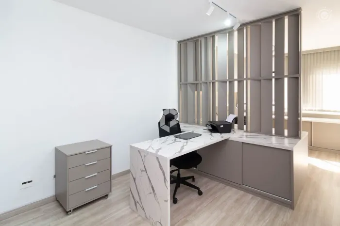 Espaço pronto para seu negócio com mobilia e vaga!