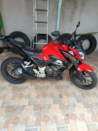 Moto zera só usada em passeio