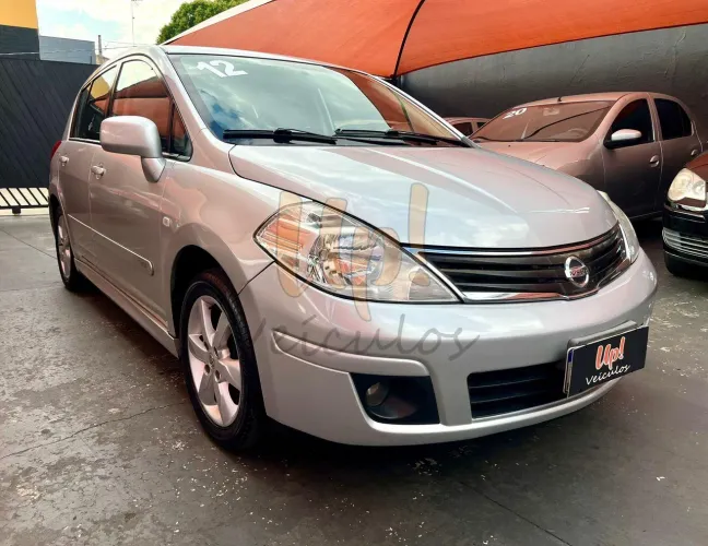Nissan Tiida SL 1.8/1.8 Flex 16V Mec. 2012
