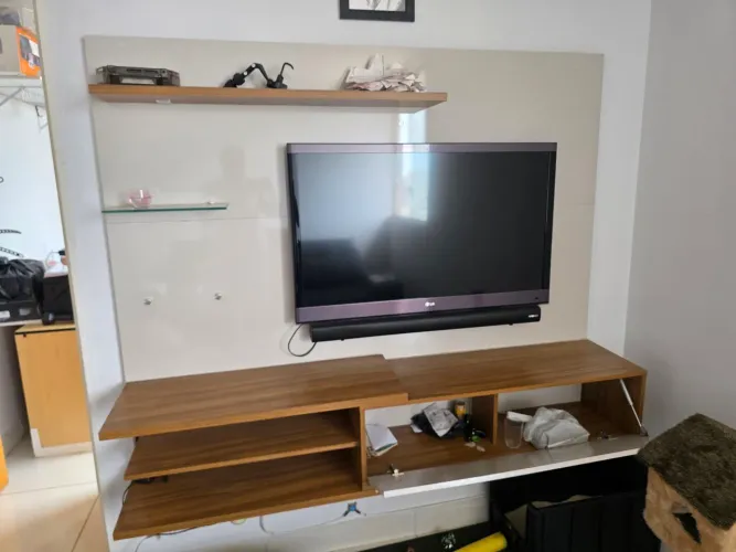 Painel para TV ate 55 Polegadas com LED e Rack Suspenso
