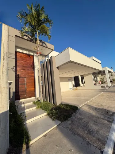 CASA DUPLEX COM 4 SUÍTES E PISCINA PRA LOCAÇÃO EM CONDOMÍNIO FECHADO NO BAIRRO SIM