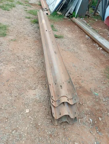Guarda rei galvanizado, comprimento das peças 4.30 altura 31 cm
