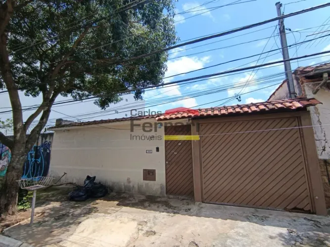 Casa térrea para locação na Água Fria, 3 dormitórios, quintal, sala Envidraçada e 1 vaga