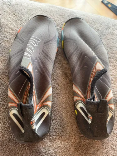 Tênis Aquático / Sapatilha para Praia e Piscina - Tam. 41 BR