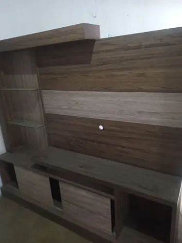 Vendo uma estante de sala bem conservada 