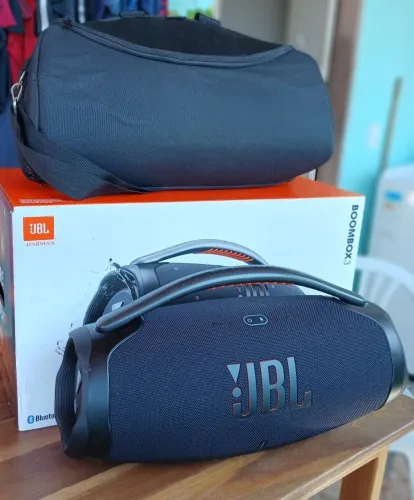 JBL Boombox 3 + case