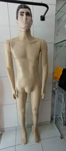 Manequim masculino com cabeça