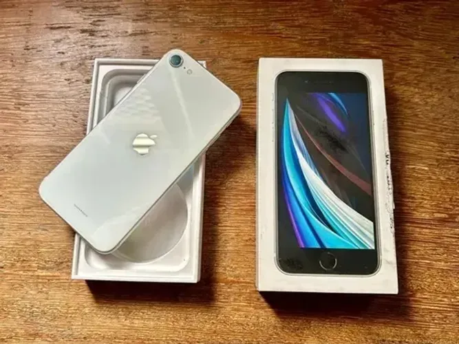 iPhone SE 64GB à venda!