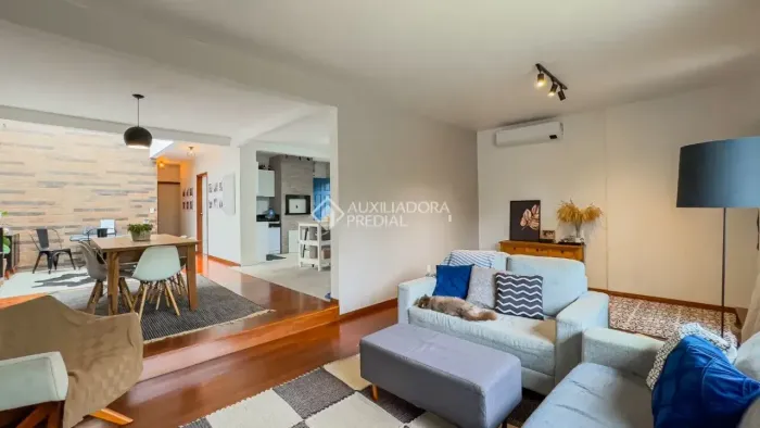 CASA: SHOW DE RESIDÊNCIA!!! com 240 metros quadrados com 4 quartos em Jardim Itu - Porto A