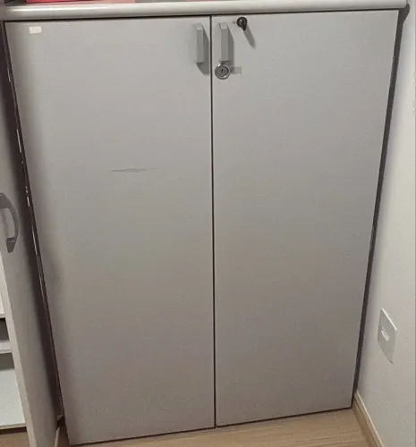 VENDO ARMÁRIO COM TRANCA