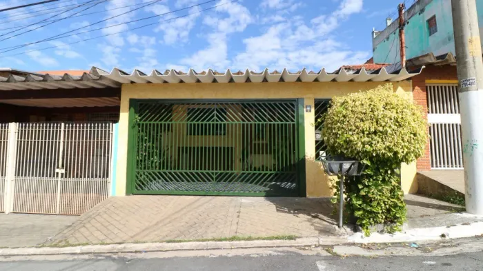 Casa para venda em Bortolândia com 4 quartos, sendo 1 suíte, 188m²
