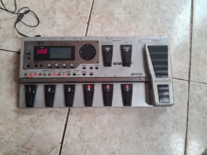 Vendo pedaleira Boss GT 10