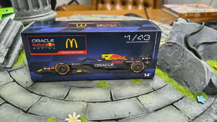 Miniatura Fórmula 1 Oracle Redbull Scala 1/43 McDonald's original!!!